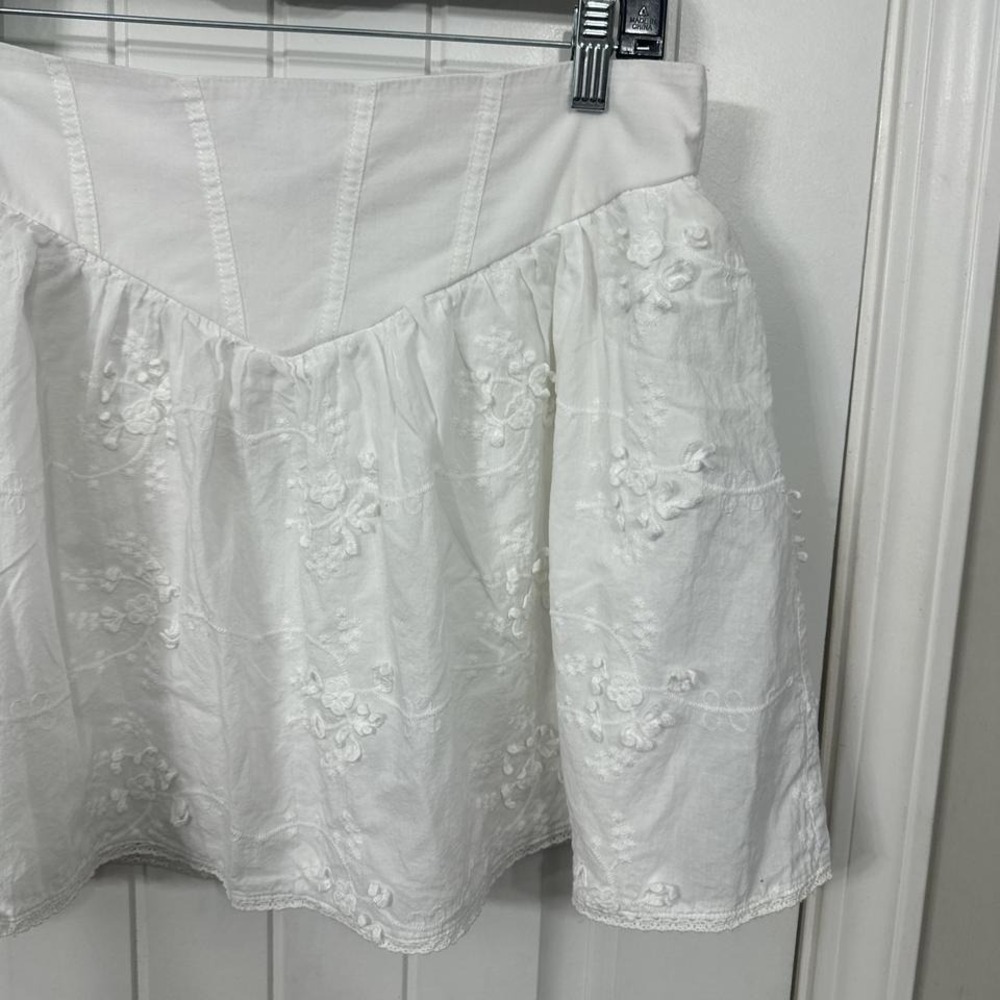 Cottagecore white corset waist embroidered floral appliqué mini skirt. L - Picture 3 of 8